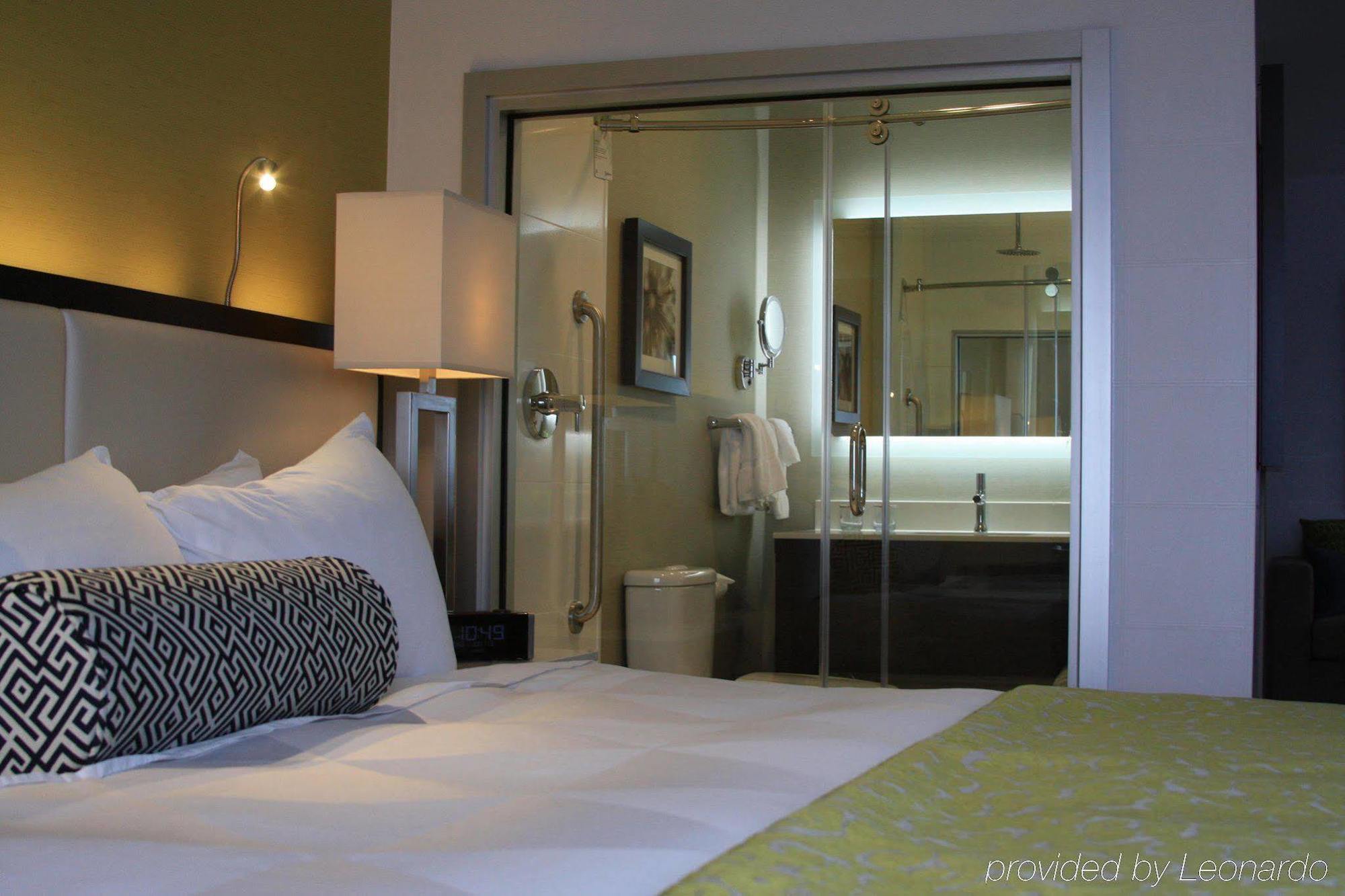 The Hollis Halifax - A Doubletree Suites By Hilton Esterno foto